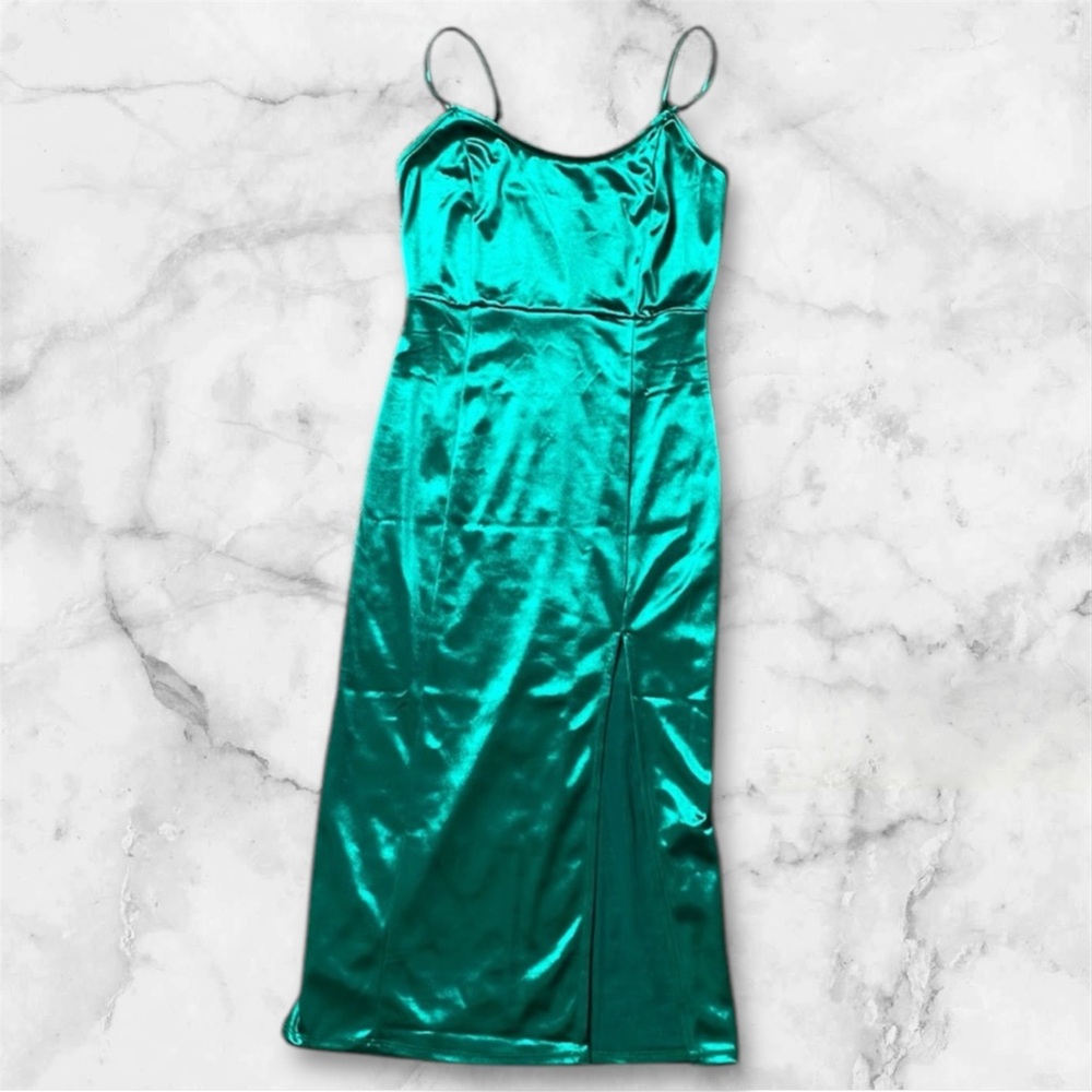 Chic green cocktail dress